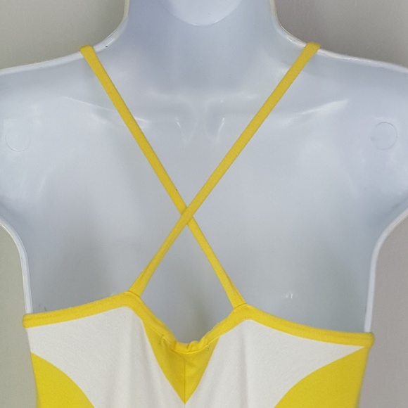 Gap maxi dress, symmetric, size XSmall, yellow & white, chevron stripe dress. - Picture 6 of 8